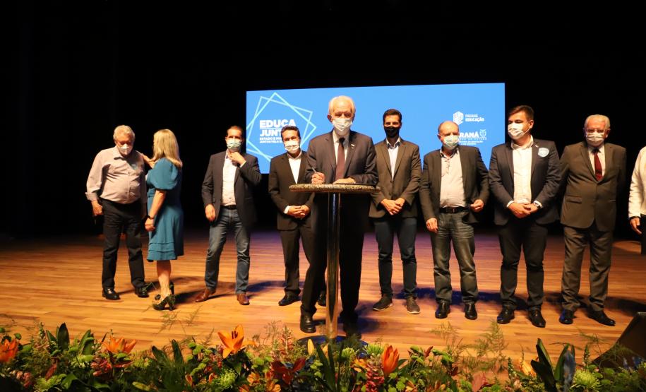 Governo reafirma compromisso com a Educação e parceria com os municípios