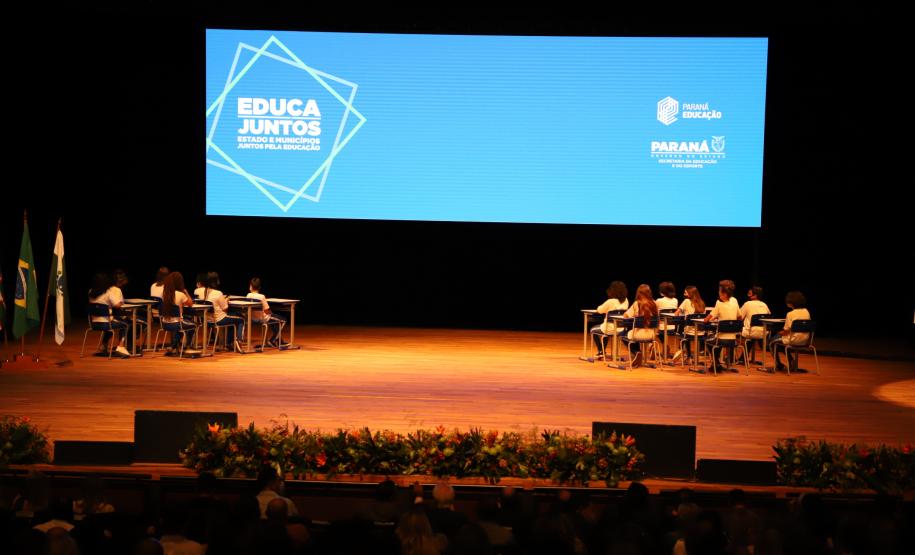 Governo reafirma compromisso com a Educação e parceria com os municípios
