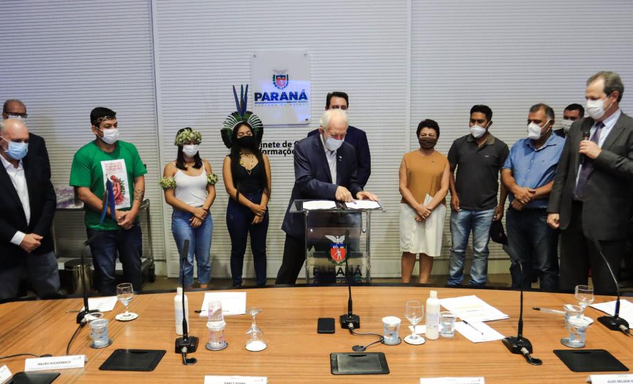 Estado reajusta em 25% valor das bolsas para pesquisadores, professores, alunos e indígenas