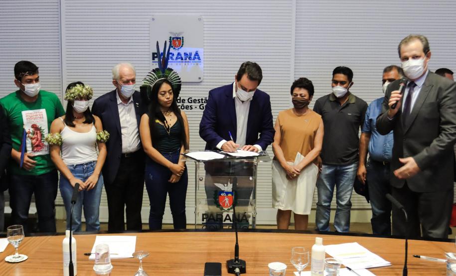 Estado reajusta em 25% valor das bolsas para pesquisadores, professores, alunos e indígenas