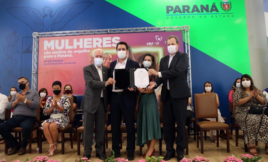 Governo lança programa para financiar projetos voltados à formação de lideranças femininas