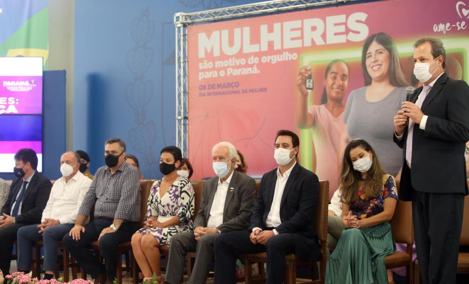 Governo lança programa para financiar projetos voltados à formação de lideranças femininas