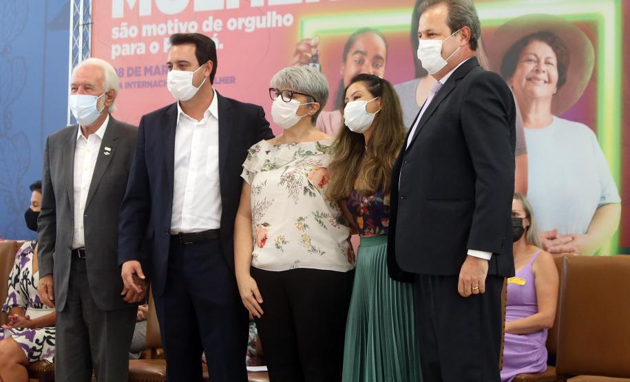 Governo lança programa para financiar projetos voltados à formação de lideranças femininas