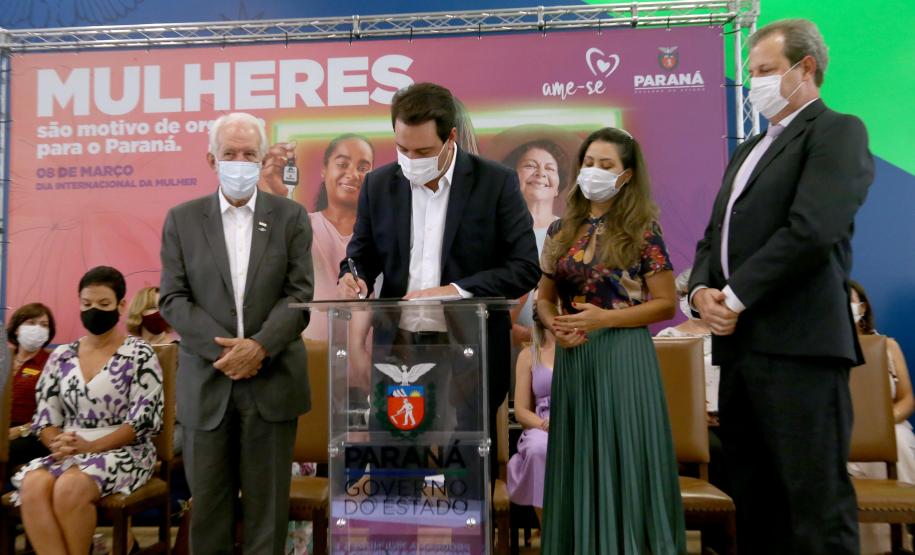 Governo lança programa para financiar projetos voltados à formação de lideranças femininas