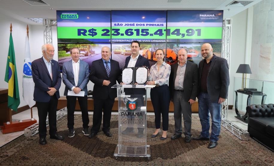 Governador libera R$ 75,8 milhões para obras e equipamentos na RMC e Campos Gerais