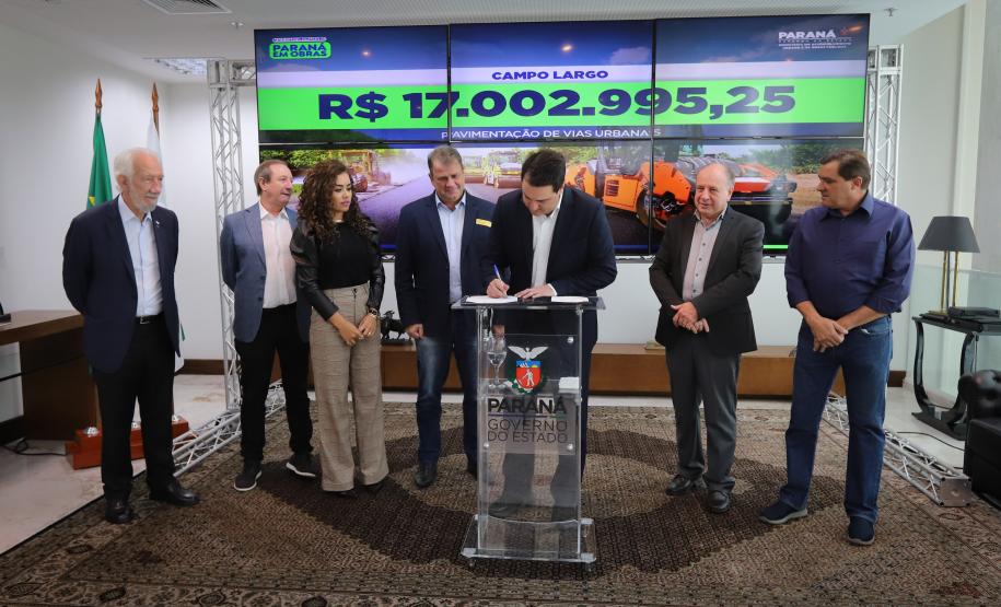 Governador libera R$ 75,8 milhões para obras e equipamentos na RMC e Campos Gerais