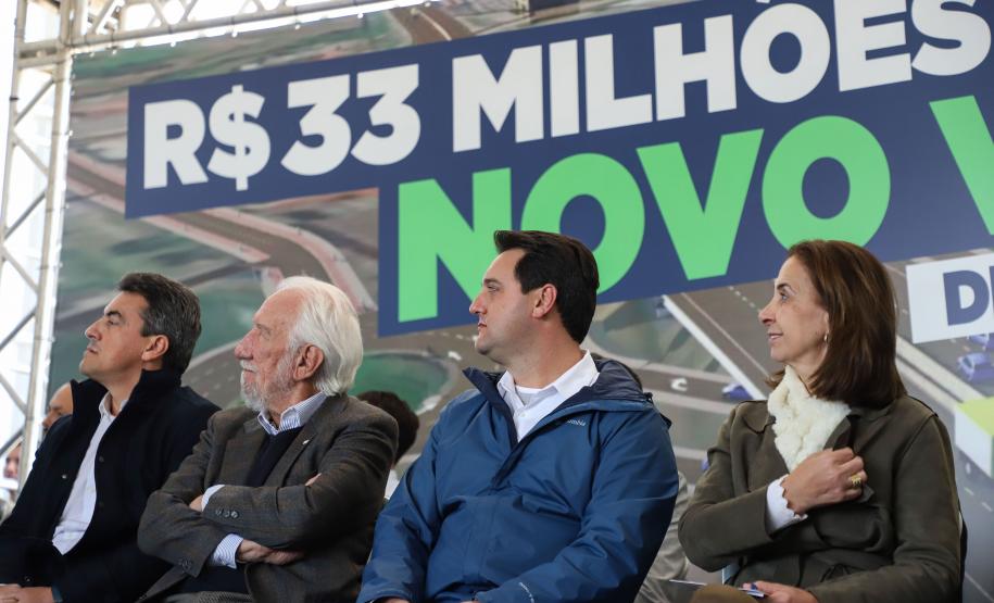 Governador assina ordem de serviço que dá início à construção do Viaduto do Bradesco