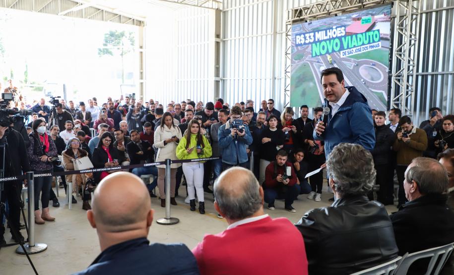 Governador assina ordem de serviço que dá início à construção do Viaduto do Bradesco