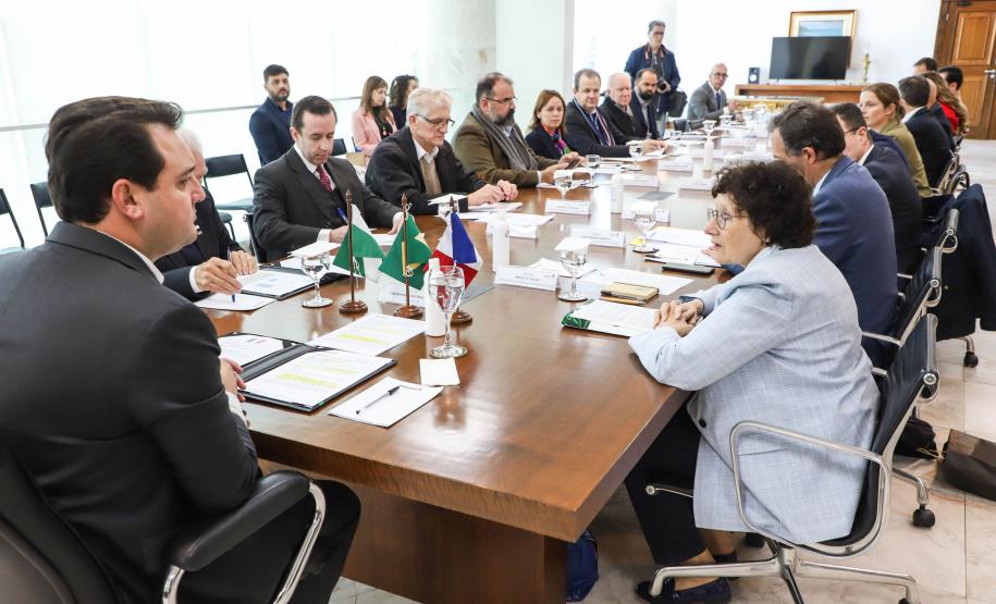 Governador e embaixadora da França discutem cooperação em educação e sustentabilidade