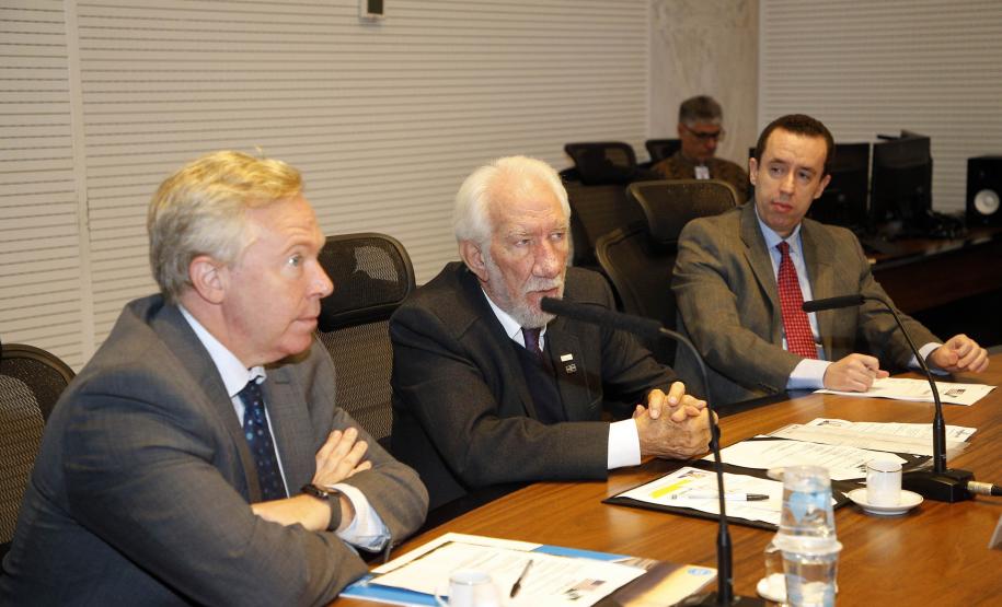 Em reunião com cônsules da China e EUA, vice-governador destaca potenciais do Paraná