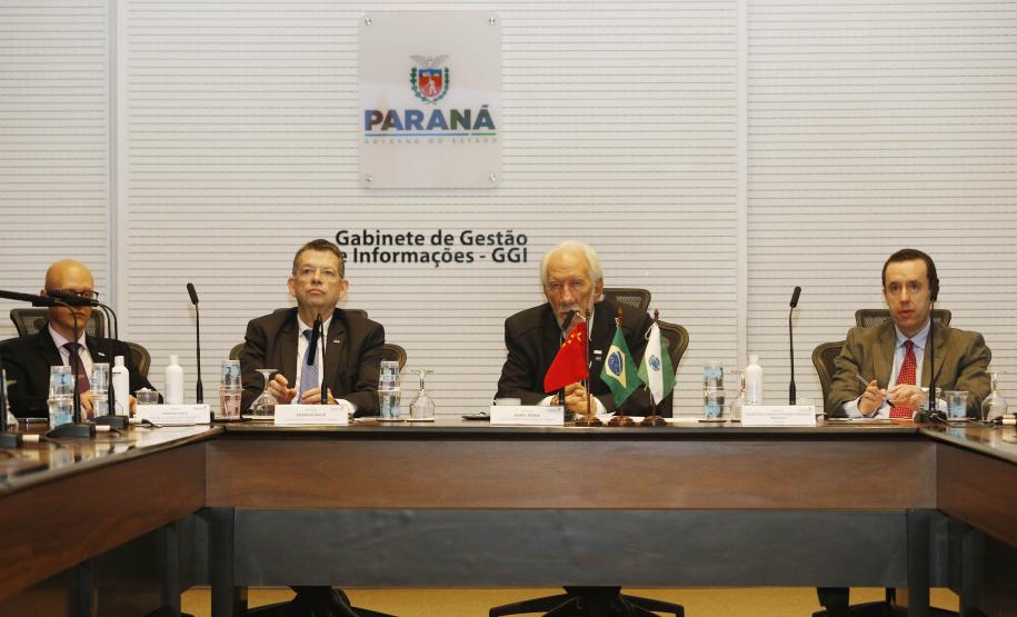 Em reunião com cônsules da China e EUA, vice-governador destaca potenciais do Paraná