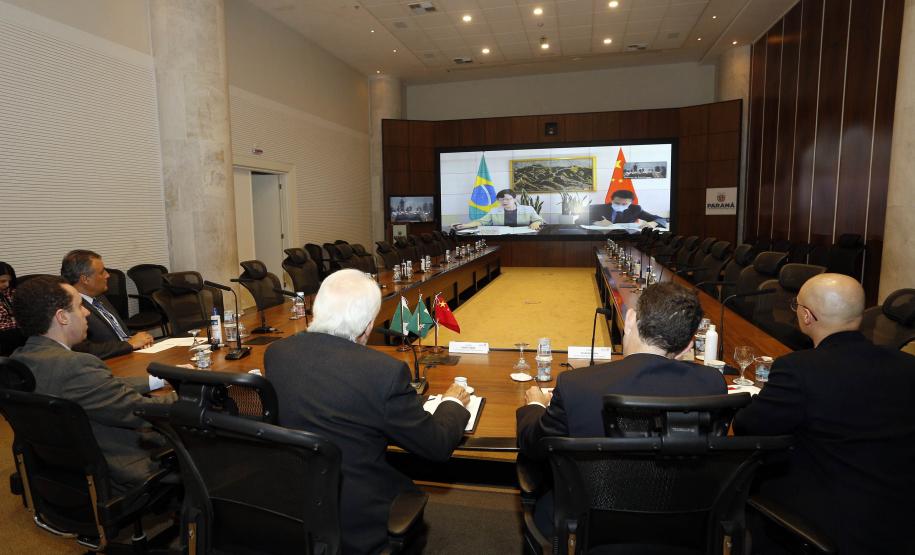 Em reunião com cônsules da China e EUA, vice-governador destaca potenciais do Paraná