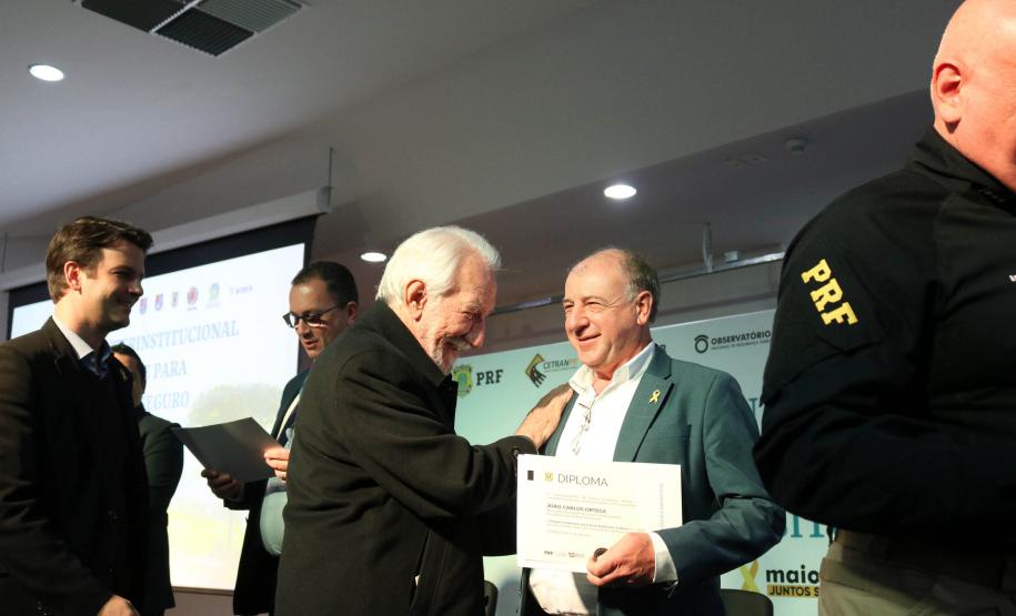 Vice-governador Darci Piana recebe homenagem da Polícia Rodoviária Federal