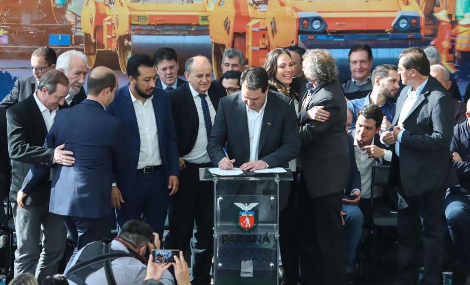 Governador confirma liberação de R$ 1,1 bilhão para obras urbanas nos municípios