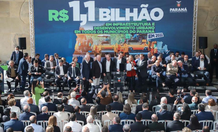 Governador confirma liberação de R$ 1,1 bilhão para obras urbanas nos municípios