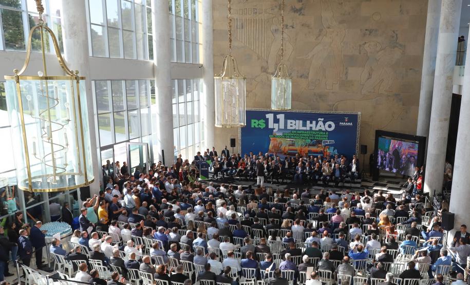Governador confirma liberação de R$ 1,1 bilhão para obras urbanas nos municípios