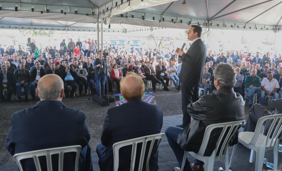 Municípios do Paraná recebem mais 208 caminhões do projeto Patrulha Ambiental