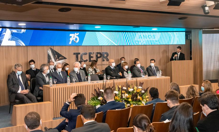 Educação firma acordo com TCE-PR para multiplicar jovens fiscalizadores das contas públicas