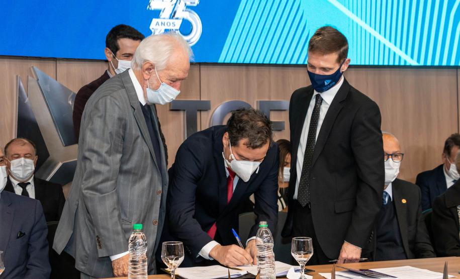 Educação firma acordo com TCE-PR para multiplicar jovens fiscalizadores das contas públicas