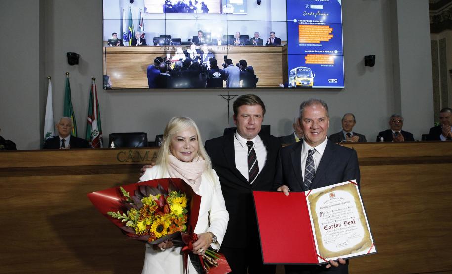 Piana acompanha homenagem ao empresário Carlos Beal, presidente da Apras