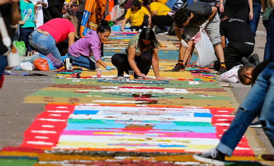 Com a presença do governador, celebração de Corpus Christi reúne 90 mil pessoas em Curitiba