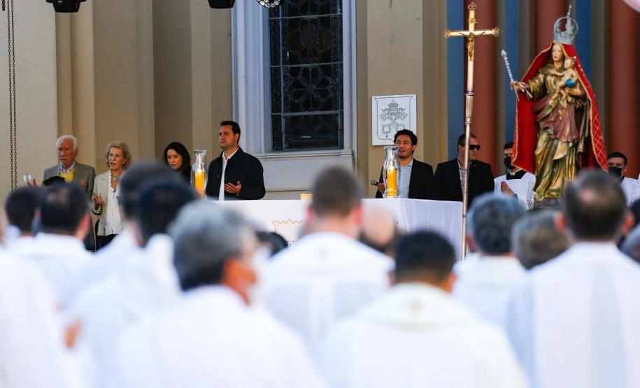 Com a presença do governador, celebração de Corpus Christi reúne 90 mil pessoas em Curitiba