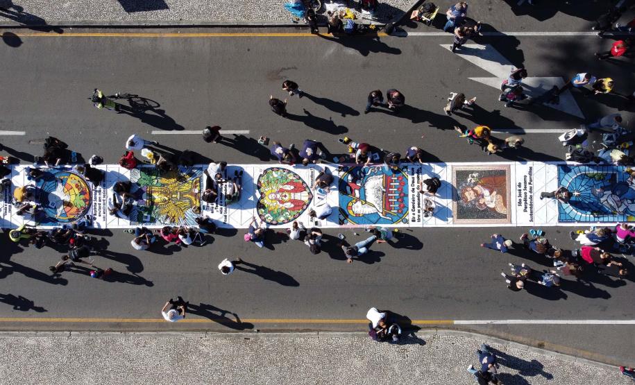 Com a presença do governador, celebração de Corpus Christi reúne 90 mil pessoas em Curitiba