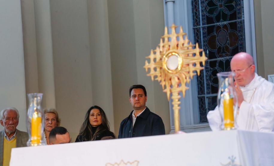 Com a presença do governador, celebração de Corpus Christi reúne 90 mil pessoas em Curitiba