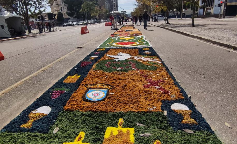 Com a presença do governador, celebração de Corpus Christi reúne 90 mil pessoas em Curitiba