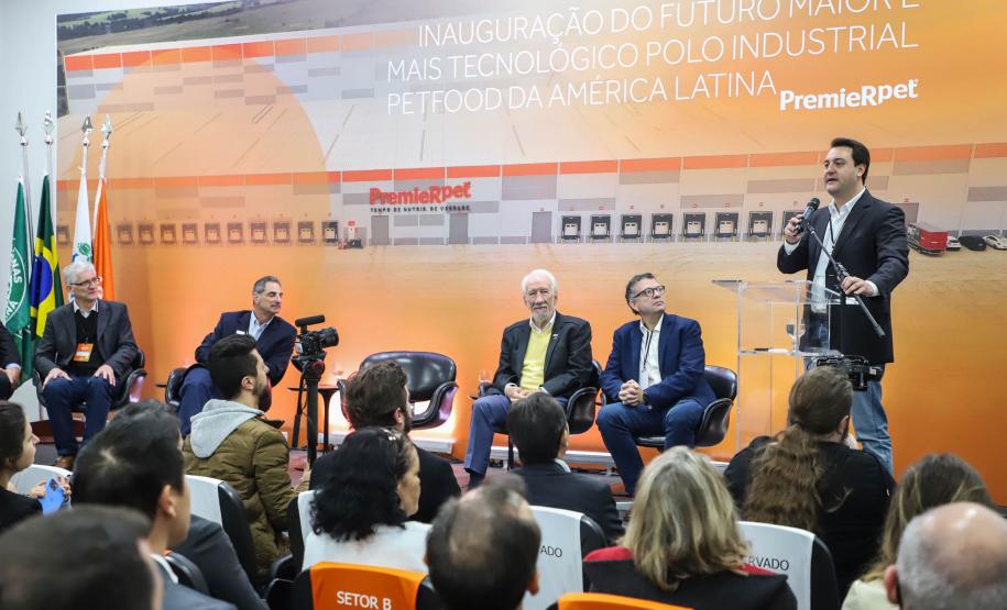 Com investimentos de R$ 1,1 bilhão, fábrica de alimentos para pets entra em produção no Paraná