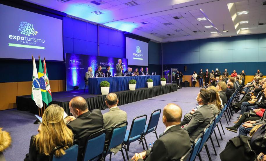 Governador em exercício destaca ações do Estado para expansão do setor na Expo Turismo