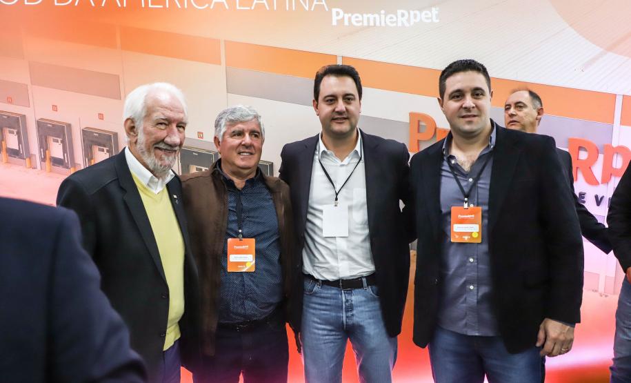 Com investimentos de R$ 1,1 bilhão, fábrica de alimentos para pets entra em produção no Paraná