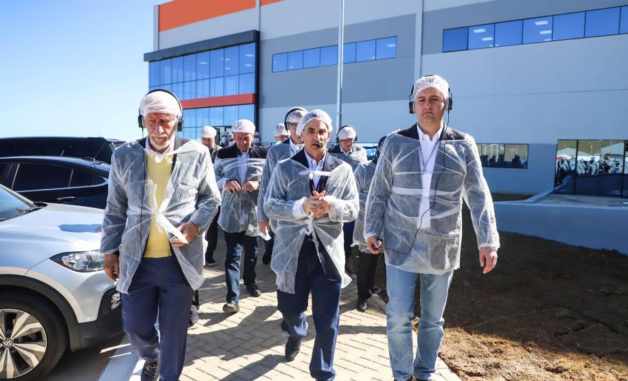 Com investimentos de R$ 1,1 bilhão, fábrica de alimentos para pets entra em produção no Paraná