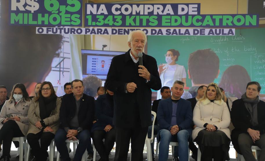 Mais 1,3 mil kits com TV e computador são entregues a escolas estaduais da RMC