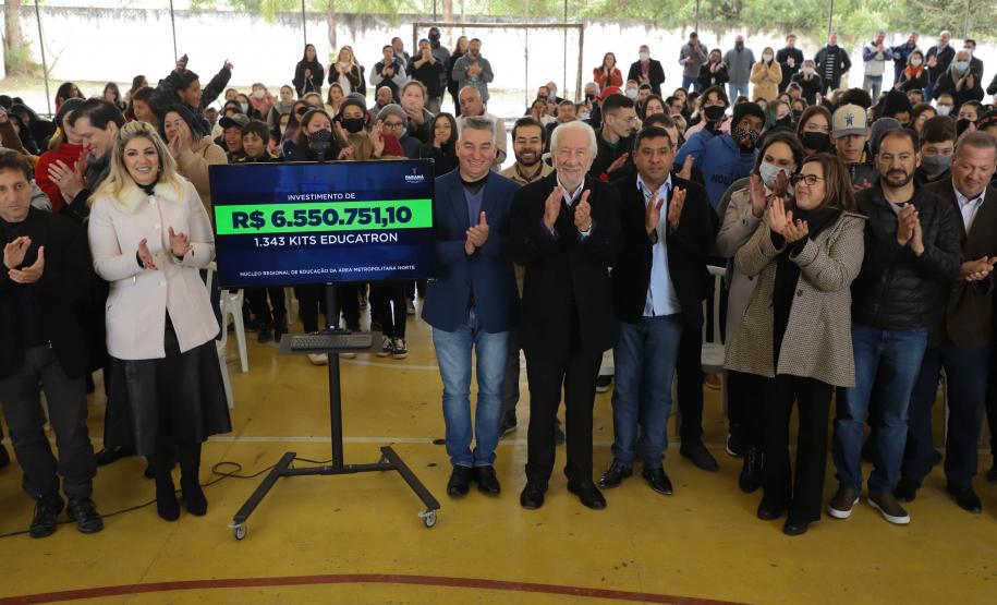 Mais 1,3 mil kits com TV e computador são entregues a escolas estaduais da RMC