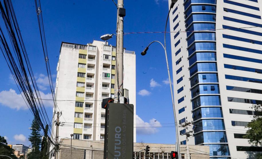 Governador participa da inauguração da 1ª luminária inteligente 5G do País, em Curitiba