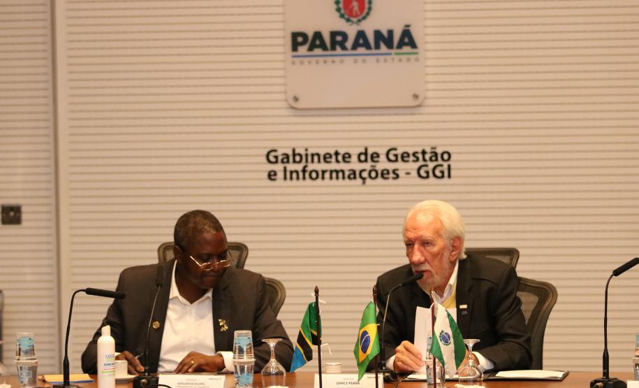 Vice-governador apresenta destaques da economia do Paraná ao embaixador da Tanzânia