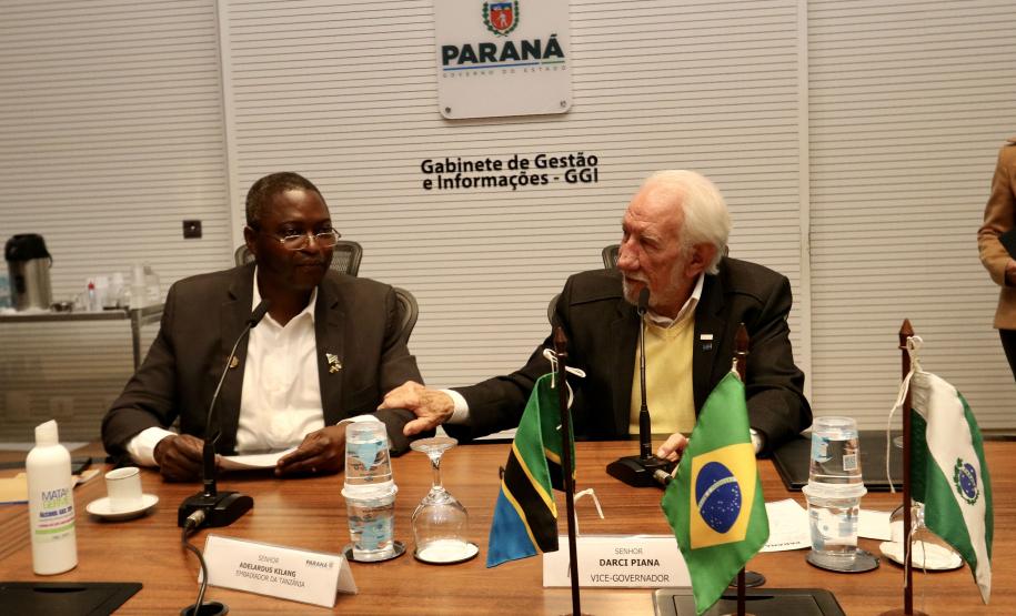 Vice-governador apresenta destaques da economia do Paraná ao embaixador da Tanzânia