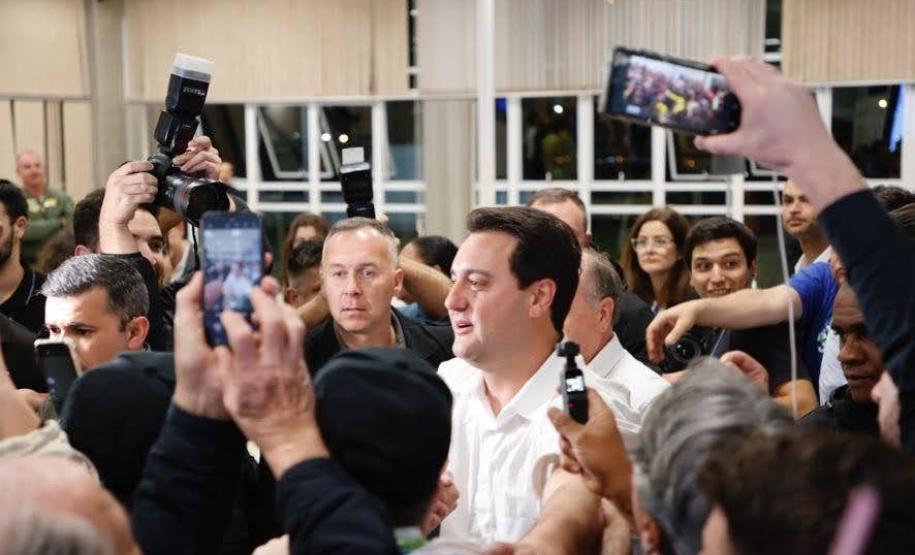 Ratinho Junior é reeleito com 69,6% dos votos e apoio de mais de 4 milhões de paranaenses