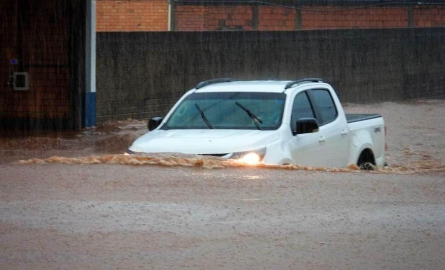 Governador em exercício decreta situação de emergência em quatro regiões por conta das chuvas