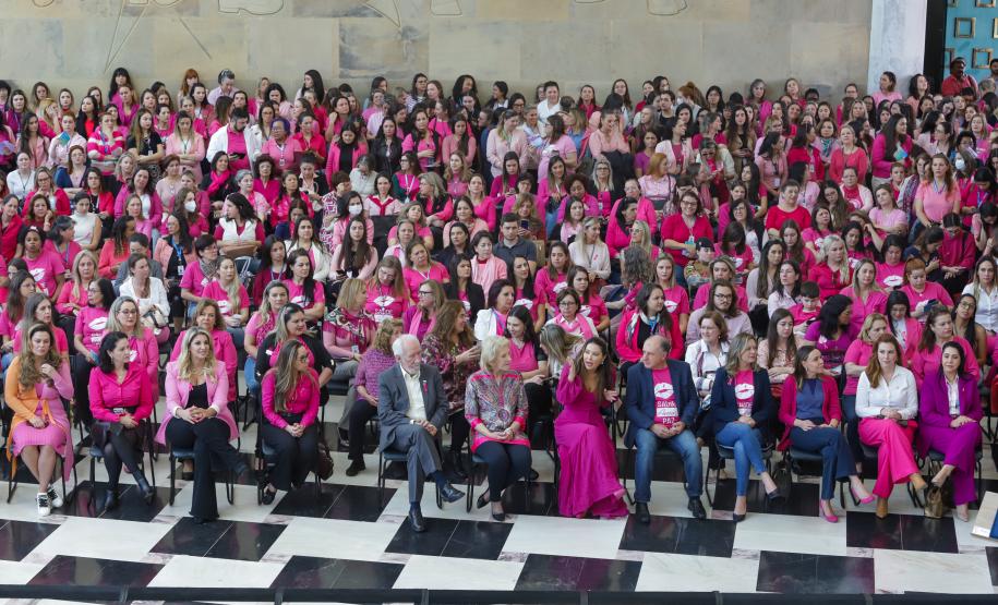 Primeira-dama destaca importância da conscientização contra o câncer de mama