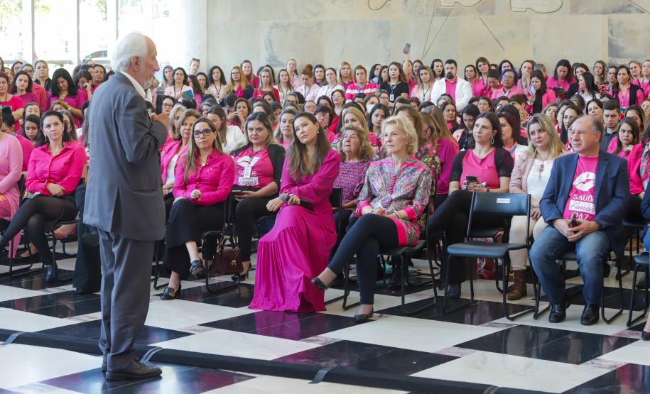 Primeira-dama destaca importância da conscientização contra o câncer de mama