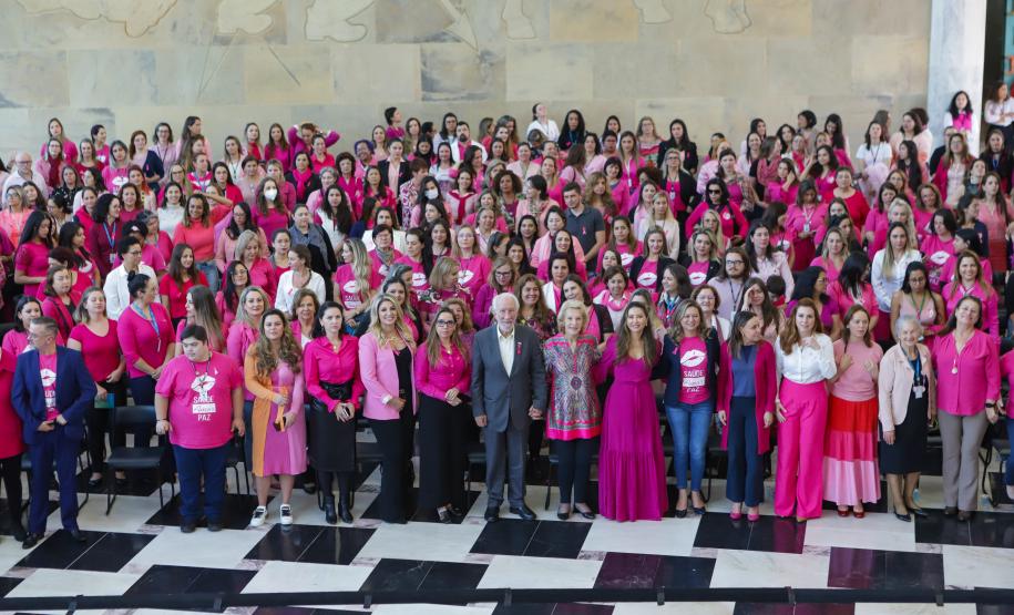 Primeira-dama destaca importância da conscientização contra o câncer de mama