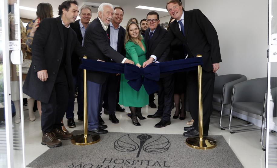 Governador em exercício participa de inauguração de novo complexo médico de Colombo