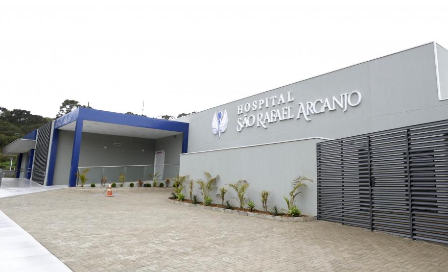 Governador em exercício participa de inauguração de novo complexo médico de Colombo