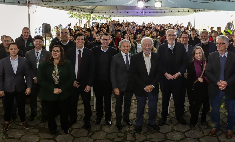 Governo entrega caminhões a municípios para facilitar a distribuição de alimentos