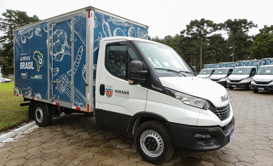 Governo entrega caminhões a municípios para facilitar a distribuição de alimentos