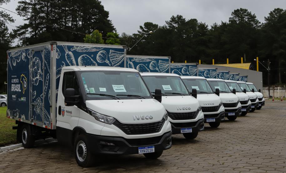 Governo entrega caminhões a municípios para facilitar a distribuição de alimentos