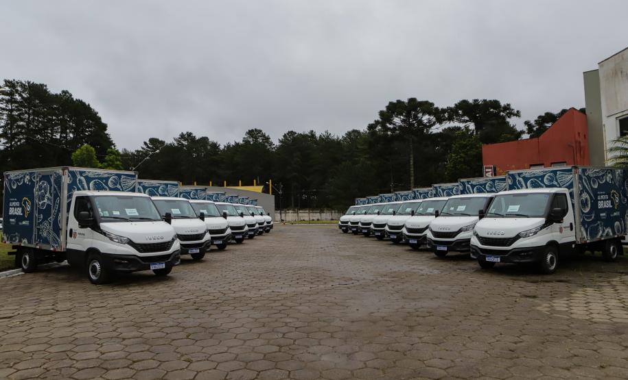 Governo entrega caminhões a municípios para facilitar a distribuição de alimentos