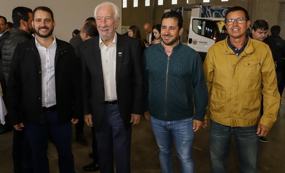 Governo entrega caminhões a municípios para facilitar a distribuição de alimentos